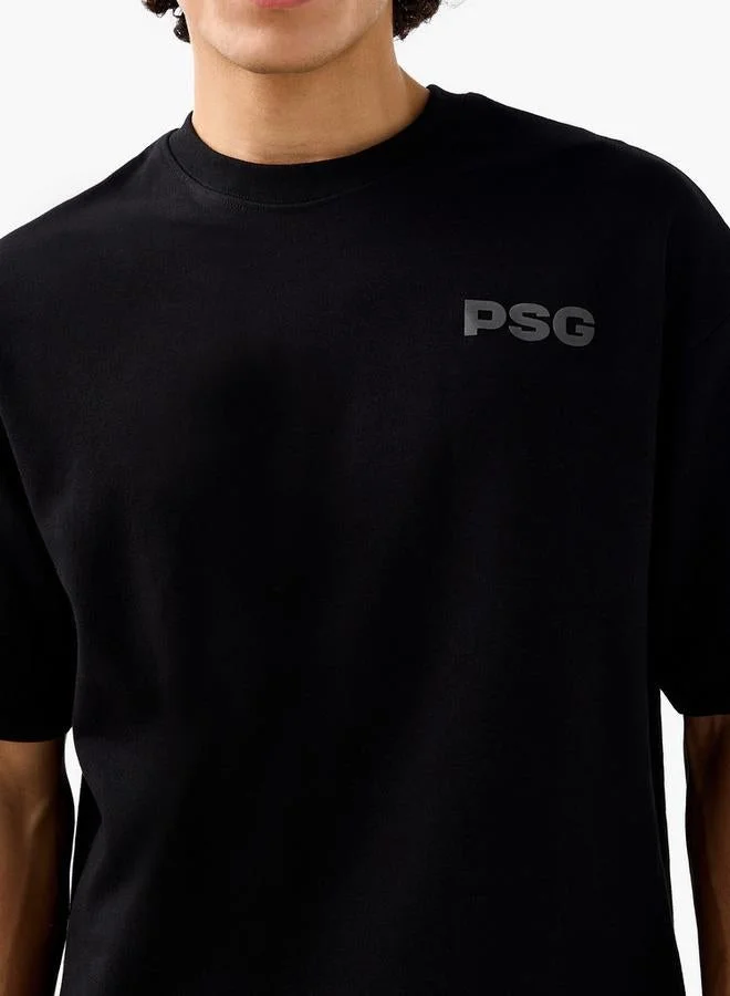 اس بي كاركترز تيشيرت رجالي بياقة دائرية وأكمام قصيرة بطبعة باريس سان جيرمان